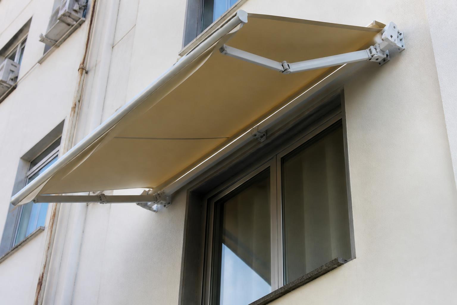 Toldo retrátil instalado em Aracaju